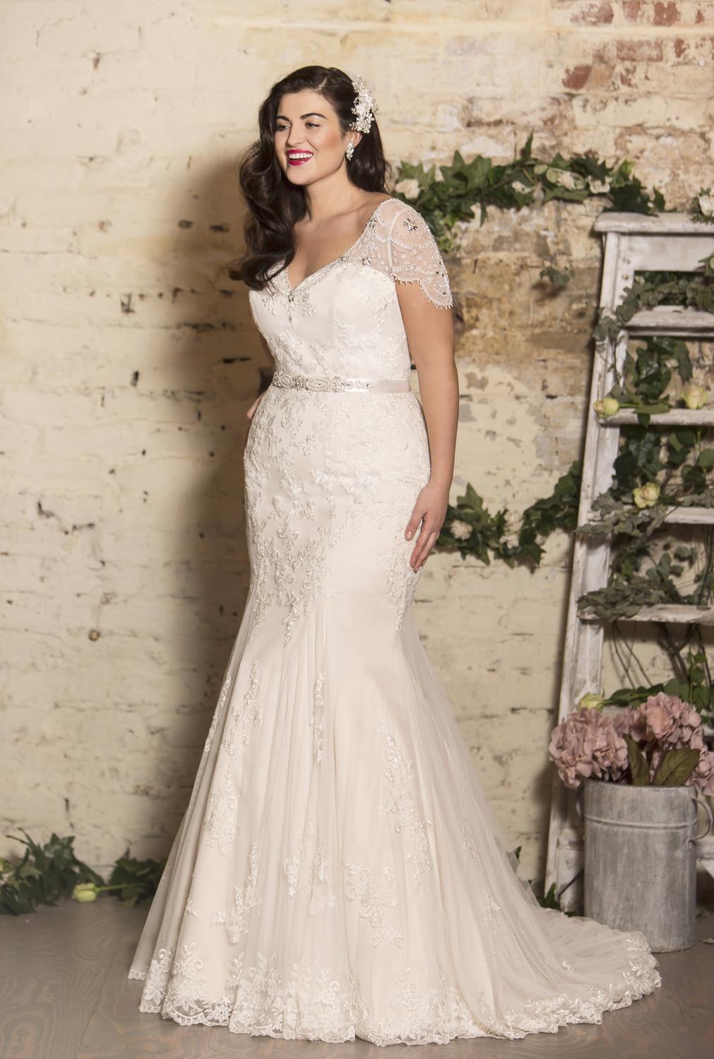 wedding dresses for fuller figures with sleeves